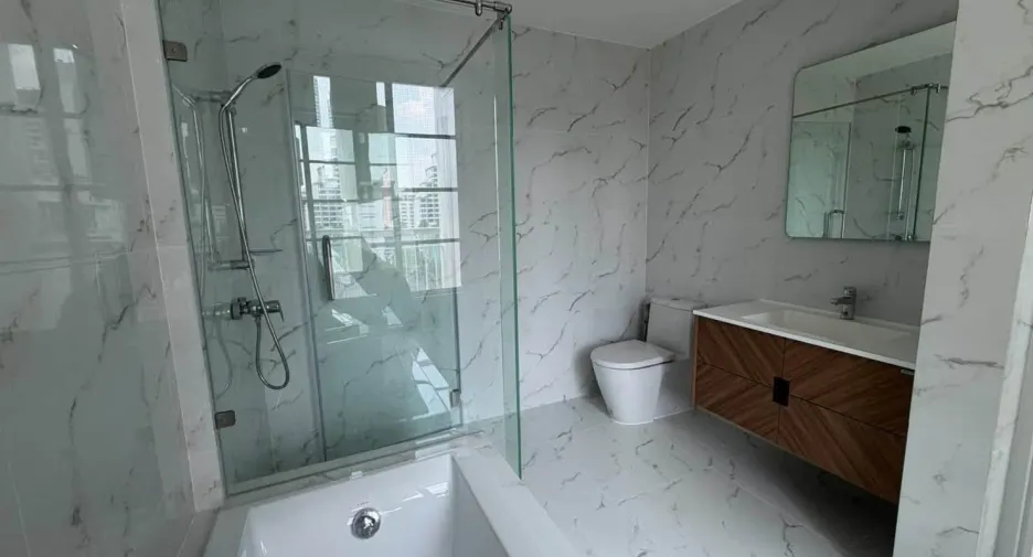 For rent 2 bedrooms condo in Khlong Toei, Bangkok