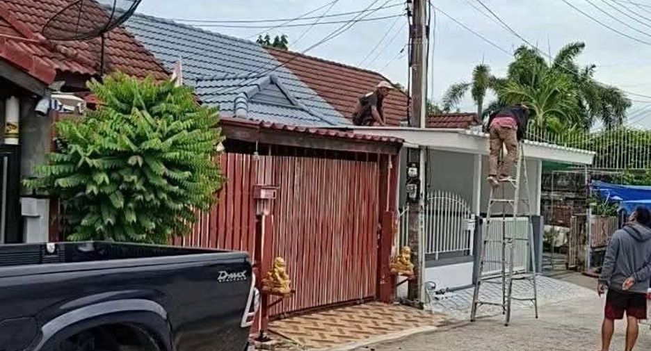 For sale 4 bedrooms townhouse in Bang Lamung, Chonburi