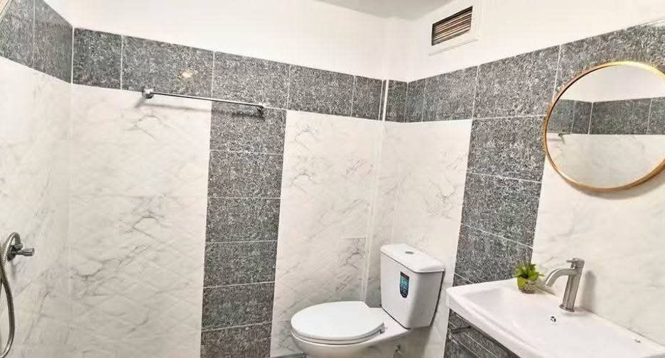 For sale 4 bedrooms townhouse in Bang Lamung, Chonburi