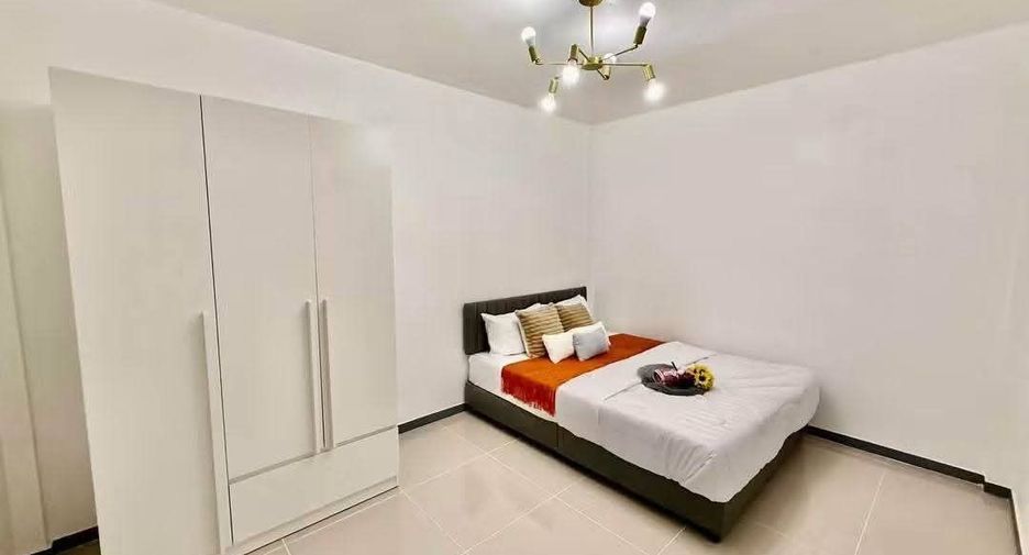 For sale 4 bedrooms townhouse in Bang Lamung, Chonburi