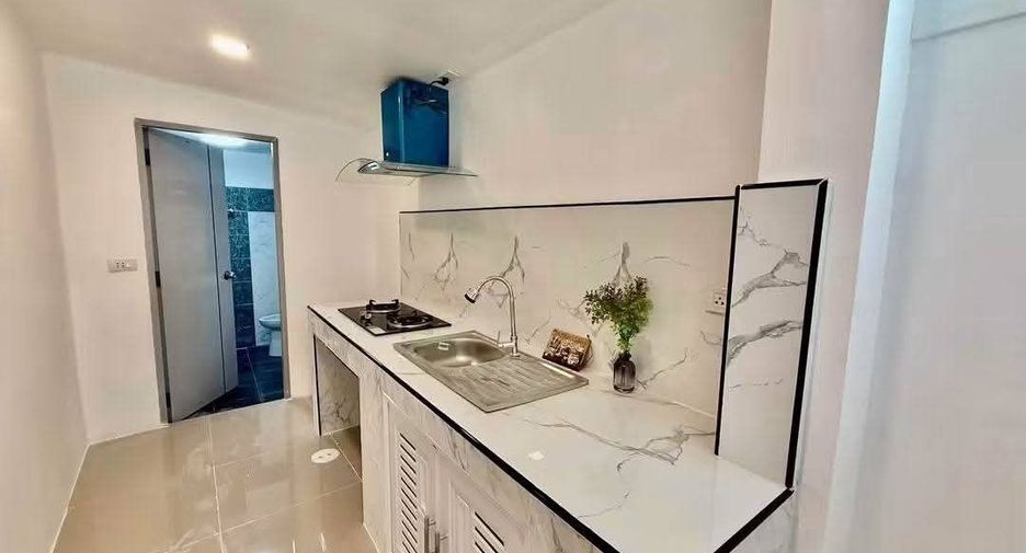 For sale 4 bedrooms townhouse in Bang Lamung, Chonburi