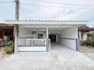 For sale 4 bedrooms townhouse in Bang Lamung, Chonburi