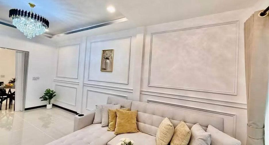 For sale 4 bedrooms townhouse in Bang Lamung, Chonburi