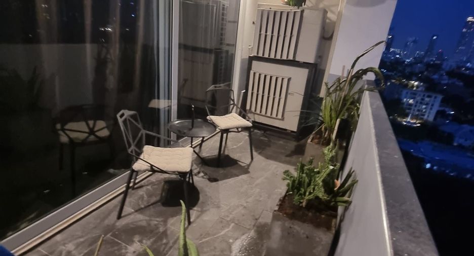 For rent 3 bedrooms condo in Watthana, Bangkok