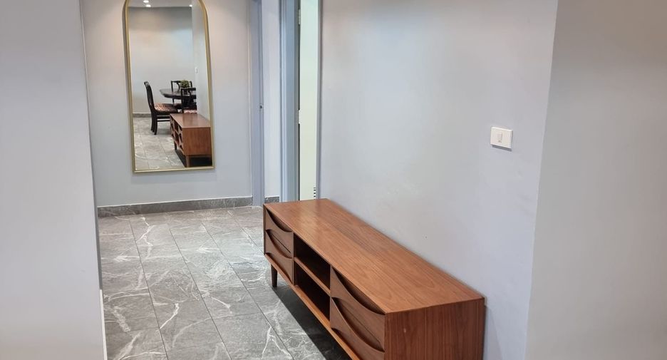 For rent 3 bedrooms condo in Watthana, Bangkok
