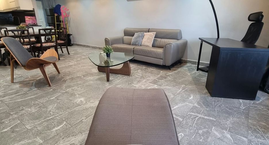 For rent 3 bedrooms condo in Watthana, Bangkok