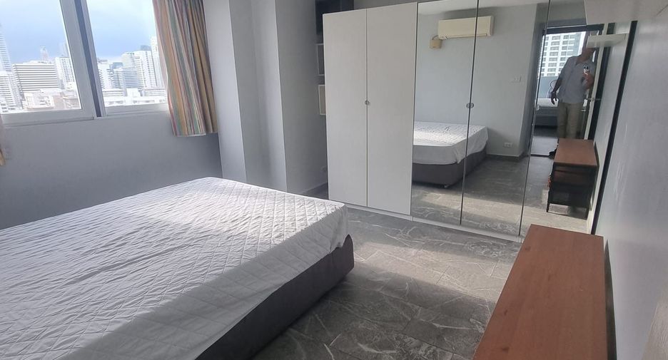 For rent 3 bedrooms condo in Watthana, Bangkok