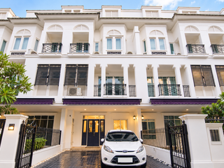 For rent 4 bedrooms townhouse in Phra Khanong, Bangkok