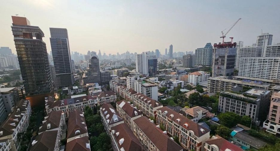 For rent 2 bedrooms condo in Watthana, Bangkok