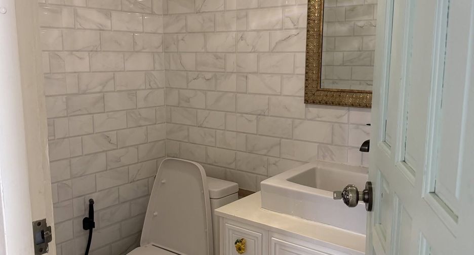 For rent 1 bed condo in Watthana, Bangkok