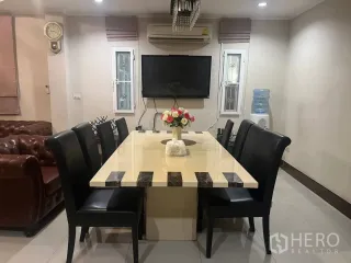 Haus zur Miete mit 5 Zimmer in Pak Kret, Nonthaburi