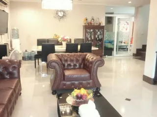 Haus zur Miete mit 5 Zimmer in Pak Kret, Nonthaburi