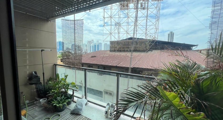 For sale 2 bedrooms condo in Yan Nawa, Bangkok