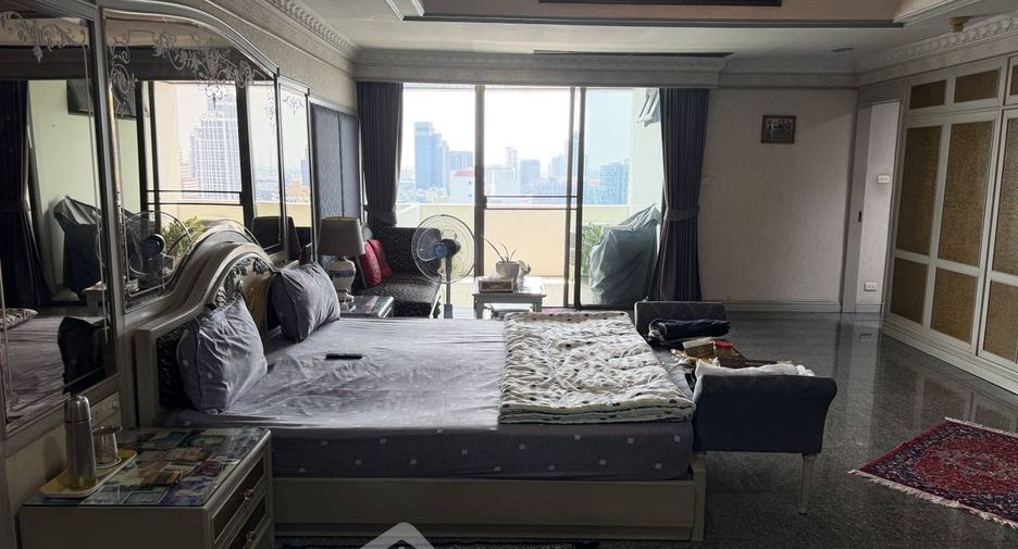 For sale 3 bedrooms condo in Watthana, Bangkok