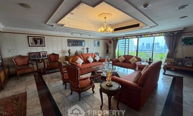For sale 3 bedrooms condo in Watthana, Bangkok