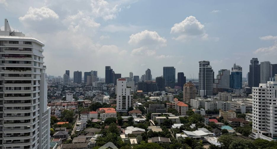 For sale 3 bedrooms condo in Watthana, Bangkok