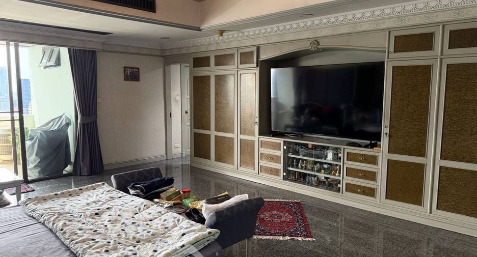 For sale 3 bedrooms condo in Watthana, Bangkok