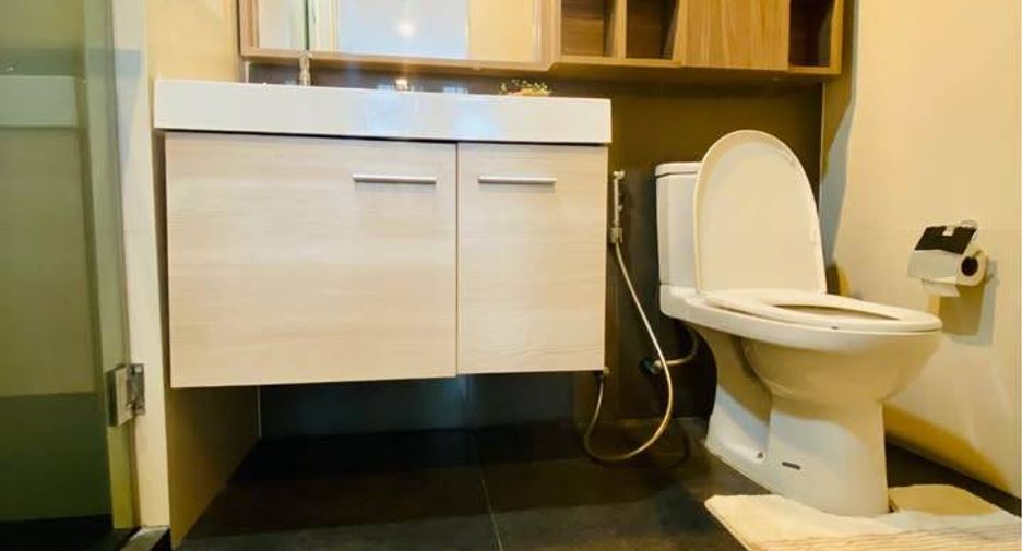 Продажа 2 спальни кондо в Щаттхана, Бангкок