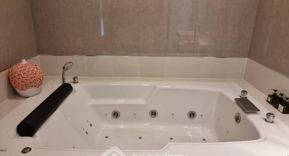 For rent 2 bedrooms condo in Bang Lamung, Chonburi