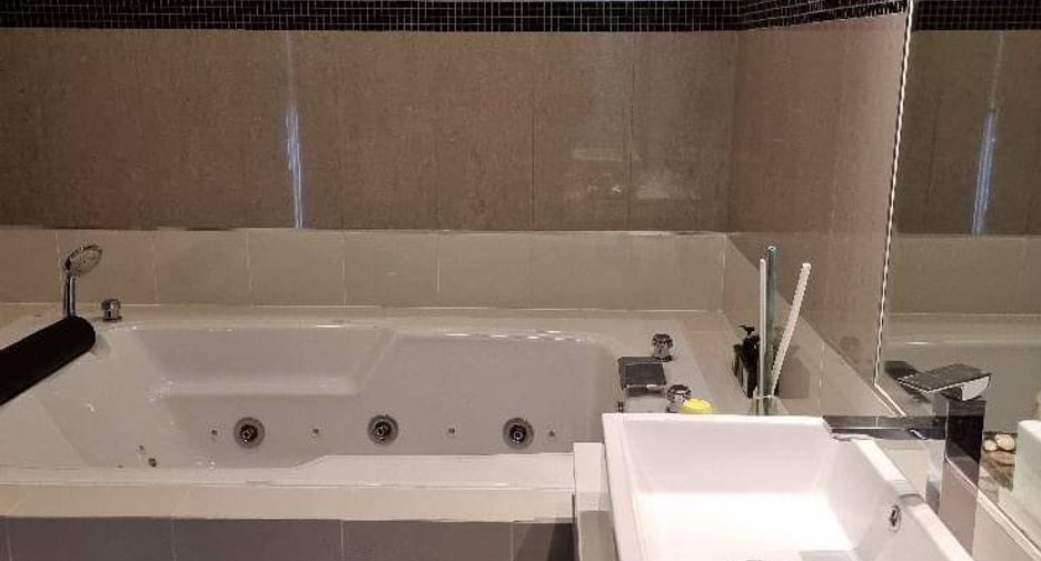 For rent 2 bedrooms condo in Bang Lamung, Chonburi