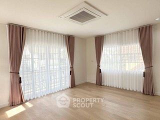 Haus zum Kauf mit 3 Zimmer in Si Racha, Chonburi