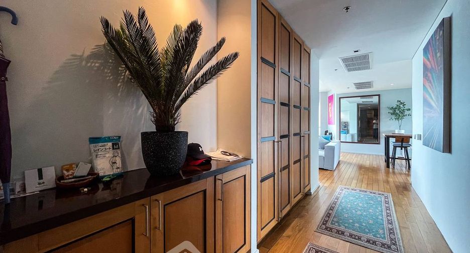 For sale 4 bedrooms condo in Khlong Toei, Bangkok