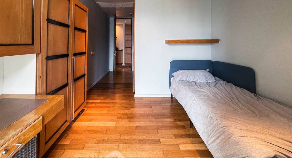 For sale 4 bedrooms condo in Khlong Toei, Bangkok