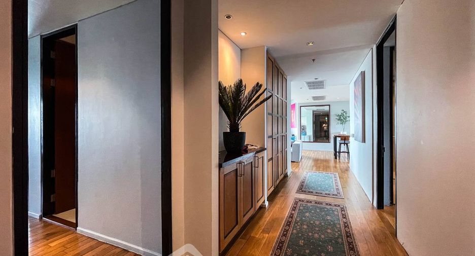 For sale 4 bedrooms condo in Khlong Toei, Bangkok