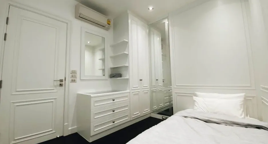 For rent 2 bedrooms condo in Yan Nawa, Bangkok