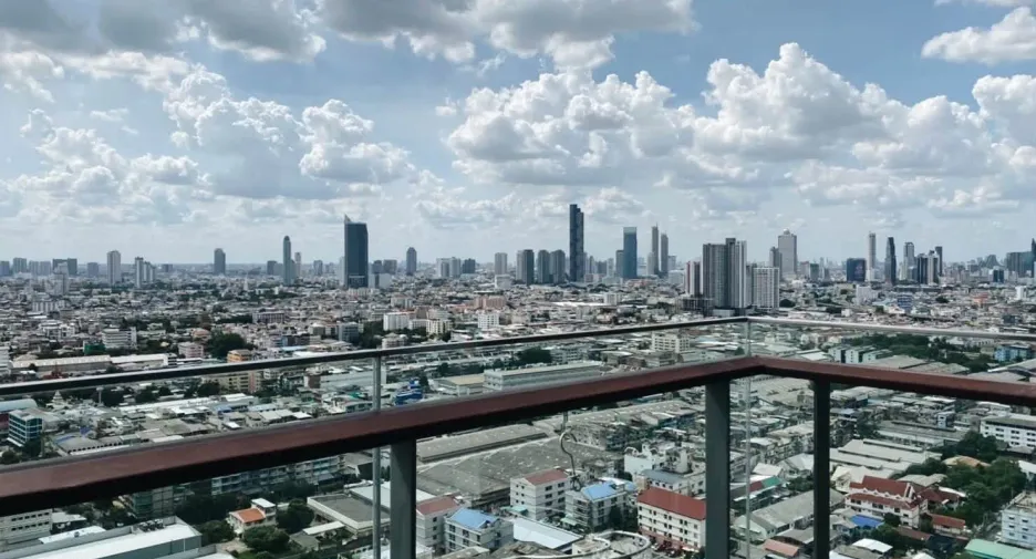 For rent 2 bedrooms condo in Yan Nawa, Bangkok
