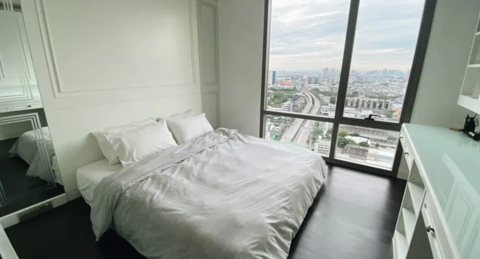 For rent 2 bedrooms condo in Yan Nawa, Bangkok