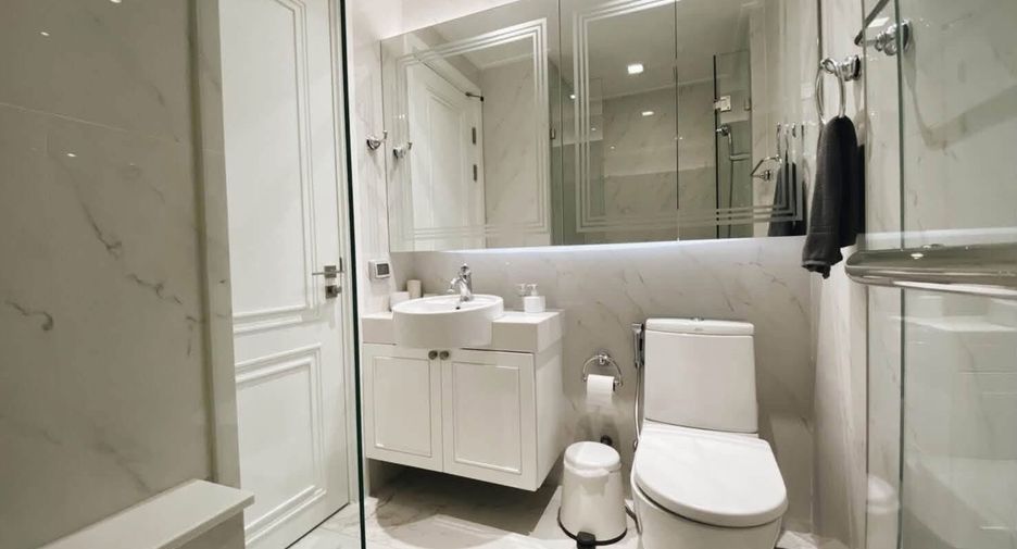 For rent 2 bedrooms condo in Yan Nawa, Bangkok