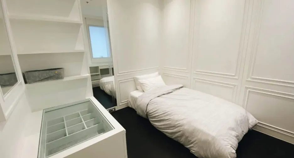 For rent 2 bedrooms condo in Yan Nawa, Bangkok