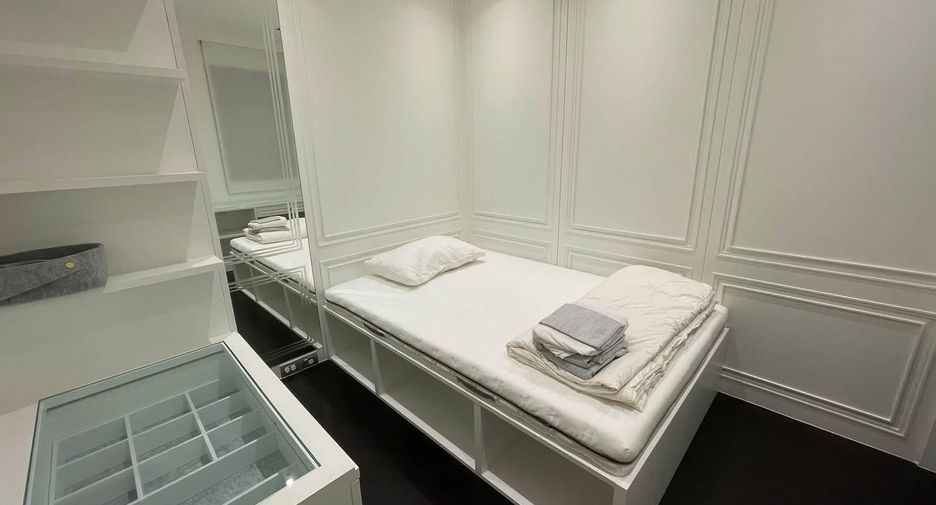 For rent 2 bedrooms condo in Yan Nawa, Bangkok