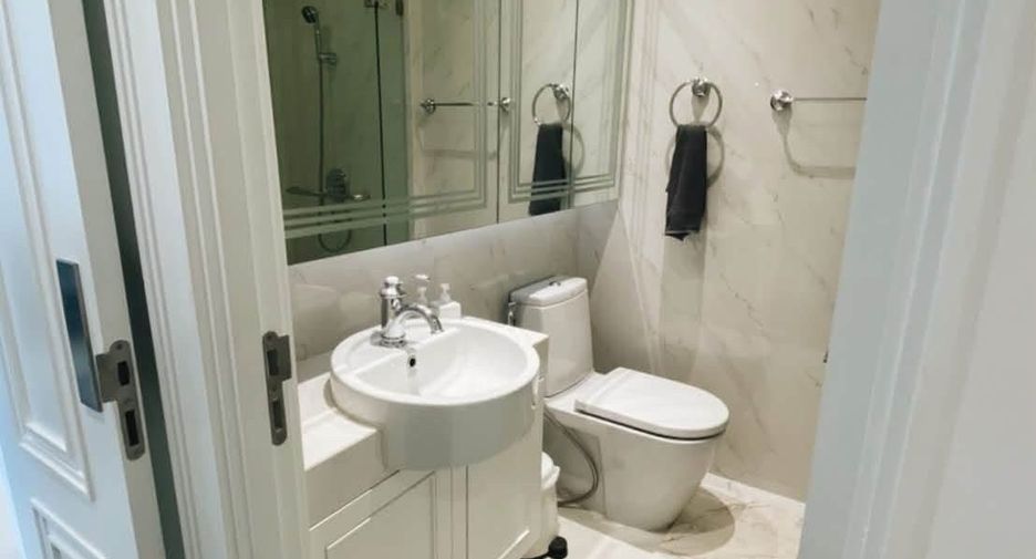 For rent 2 bedrooms condo in Yan Nawa, Bangkok