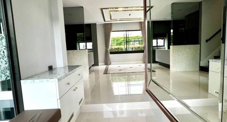 For sale 4 bedrooms house in Phasi Charoen, Bangkok