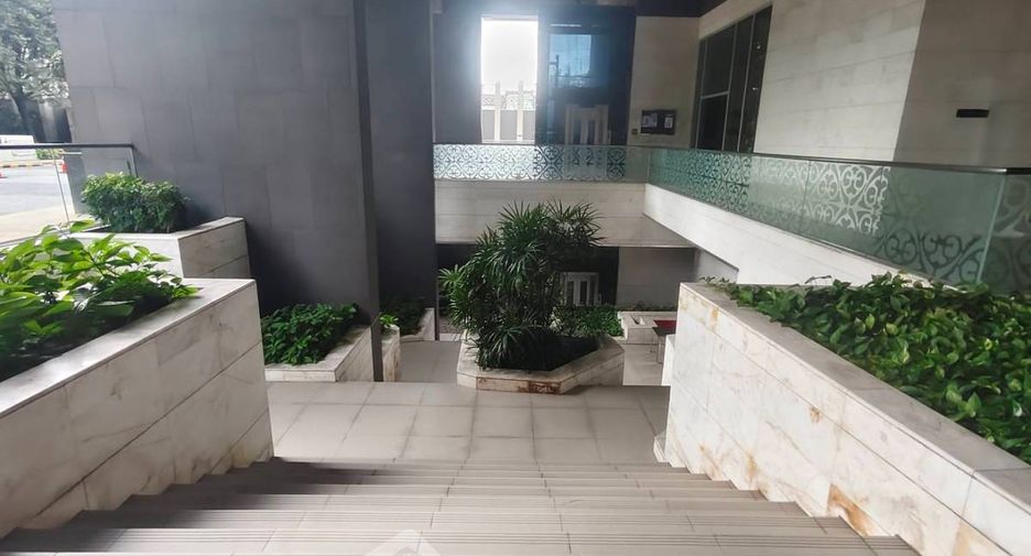 For sale 1 bed condo in Phra Khanong, Bangkok