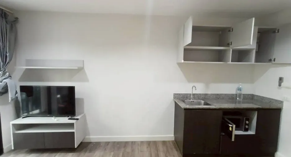 For sale 1 bed condo in Si Racha, Chonburi