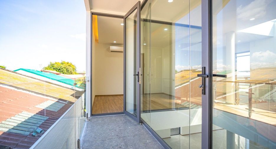 For sale 3 bedrooms house in Mueang Chiang Mai, Chiang Mai