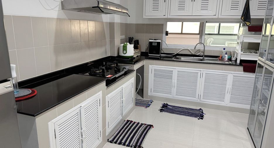 For sale 6 bedrooms house in Khan Na Yao, Bangkok