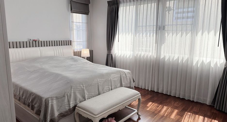 For sale 6 bedrooms house in Khan Na Yao, Bangkok
