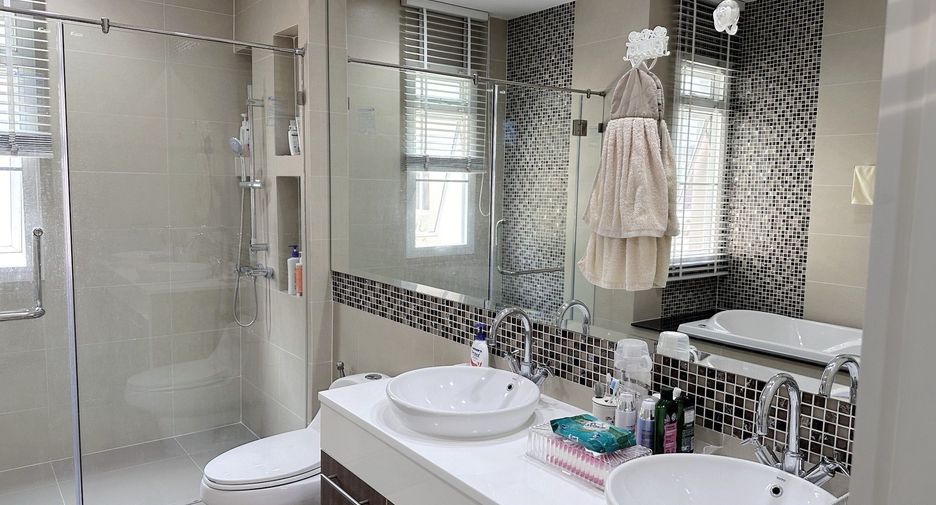 For sale 6 bedrooms house in Khan Na Yao, Bangkok