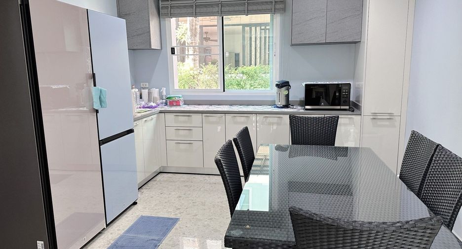 For sale 6 bedrooms house in Khan Na Yao, Bangkok