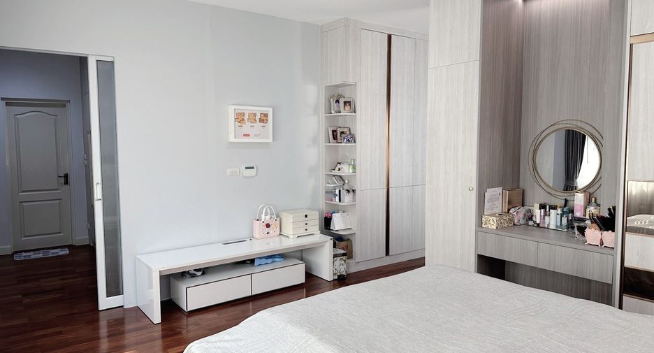 For sale 6 bedrooms house in Khan Na Yao, Bangkok