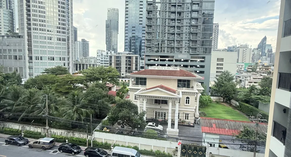 For rent 3 bedrooms condo in Watthana, Bangkok