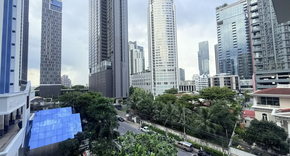 For rent 3 bedrooms condo in Watthana, Bangkok