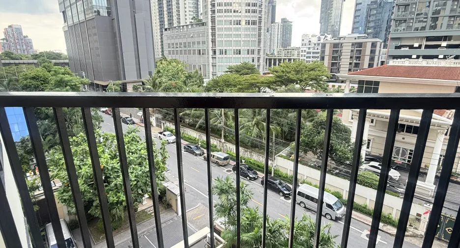 For rent 3 bedrooms condo in Watthana, Bangkok