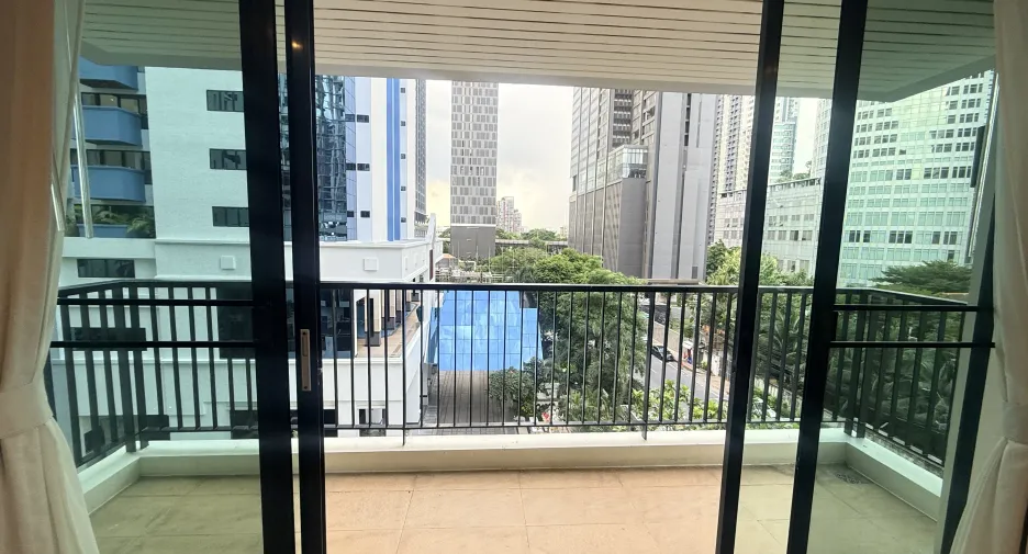 For rent 3 bedrooms condo in Watthana, Bangkok