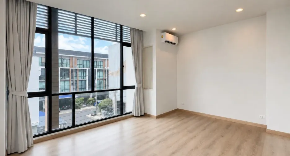 For rent 3 bedrooms townhouse in Bueng Kum, Bangkok