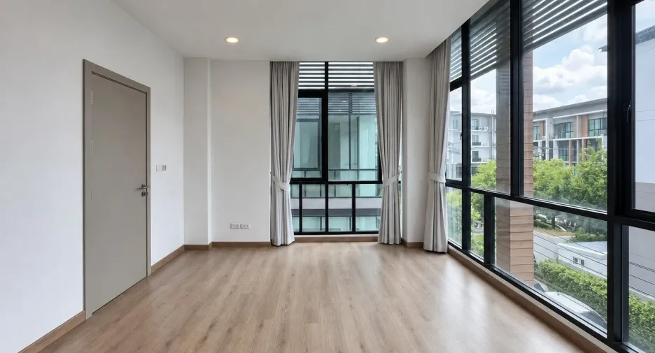 For rent 3 bedrooms townhouse in Bueng Kum, Bangkok